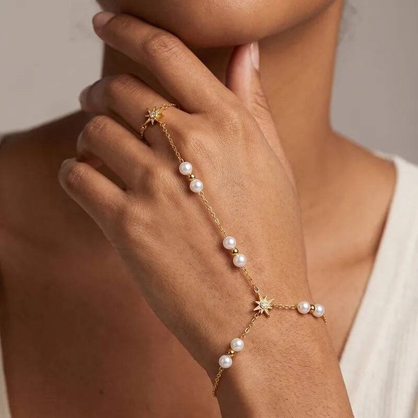 STARLIGHT PEARL - Chaîne de Main Bague Étoile Perles Acier Inoxydable Doré - Explosion d'Étoiles