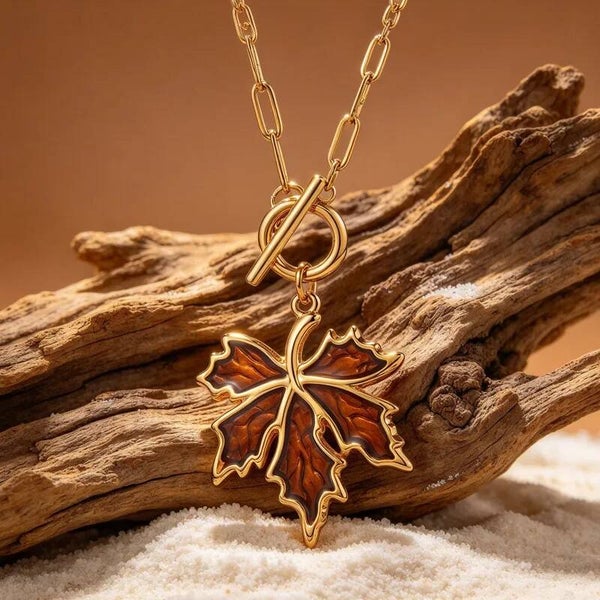Collier Feuille d'Érable - Pendentif Feuille Émaillée Ambre - Acier Inoxydable 304 Plaqué Or 18K - Chaîne Satellite Dorée