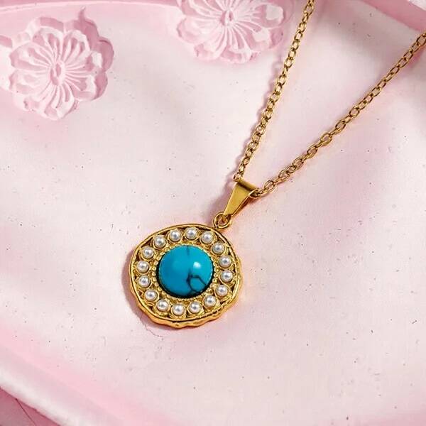 Collier Acier Inoxydable Doré – Pendentif Rond Turquoise et Perles Blanches