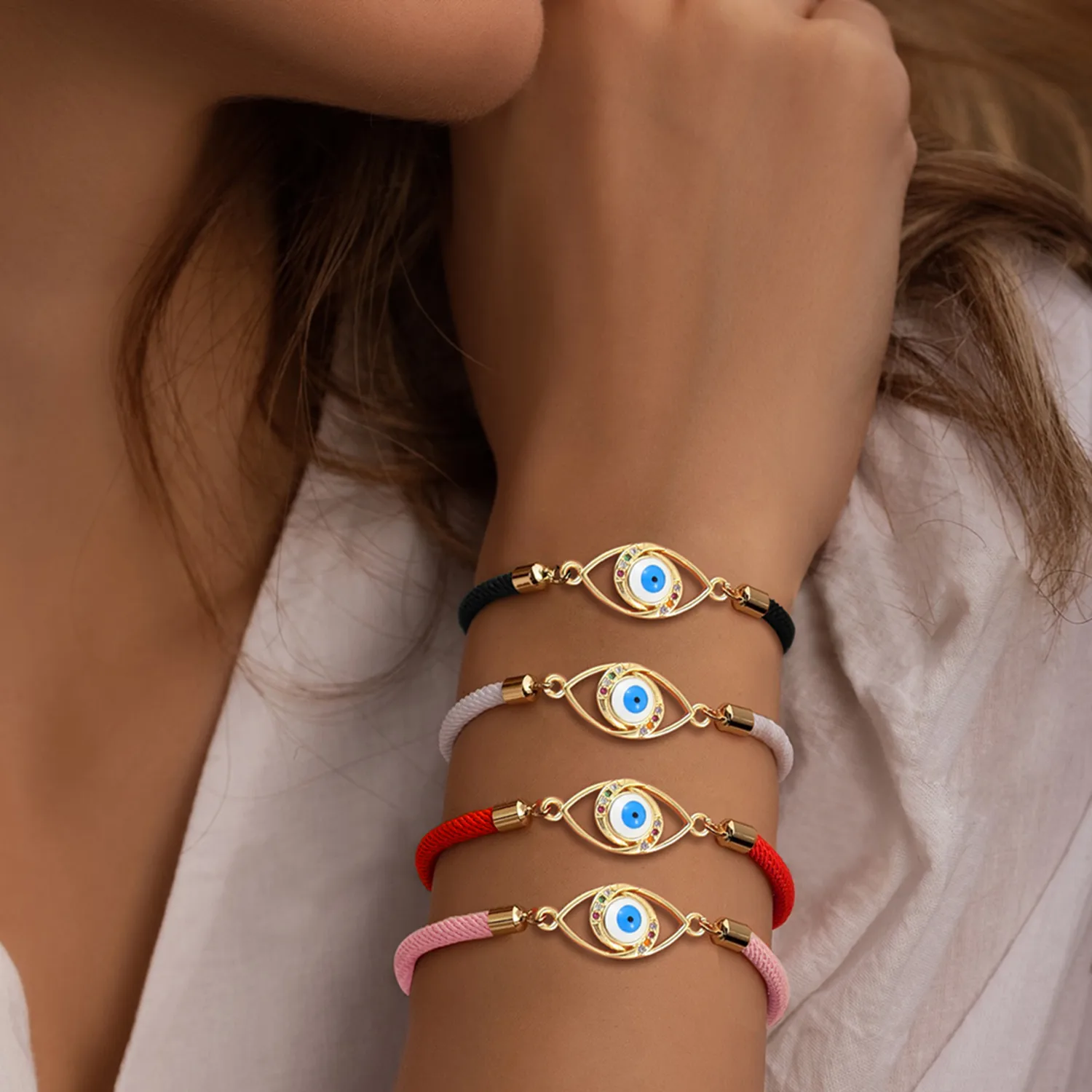 Bracelet Œil Protecteur – Cordon Tressé & Acier Inoxydable Doré