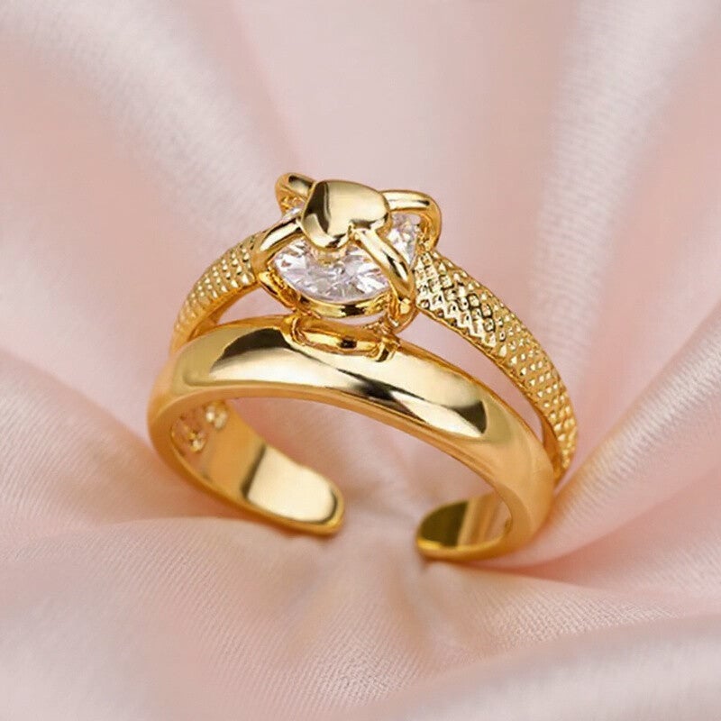 Bague Ajustable "Éclat Solaire" en Acier Inoxydable Doré avec Solitaire Zircon