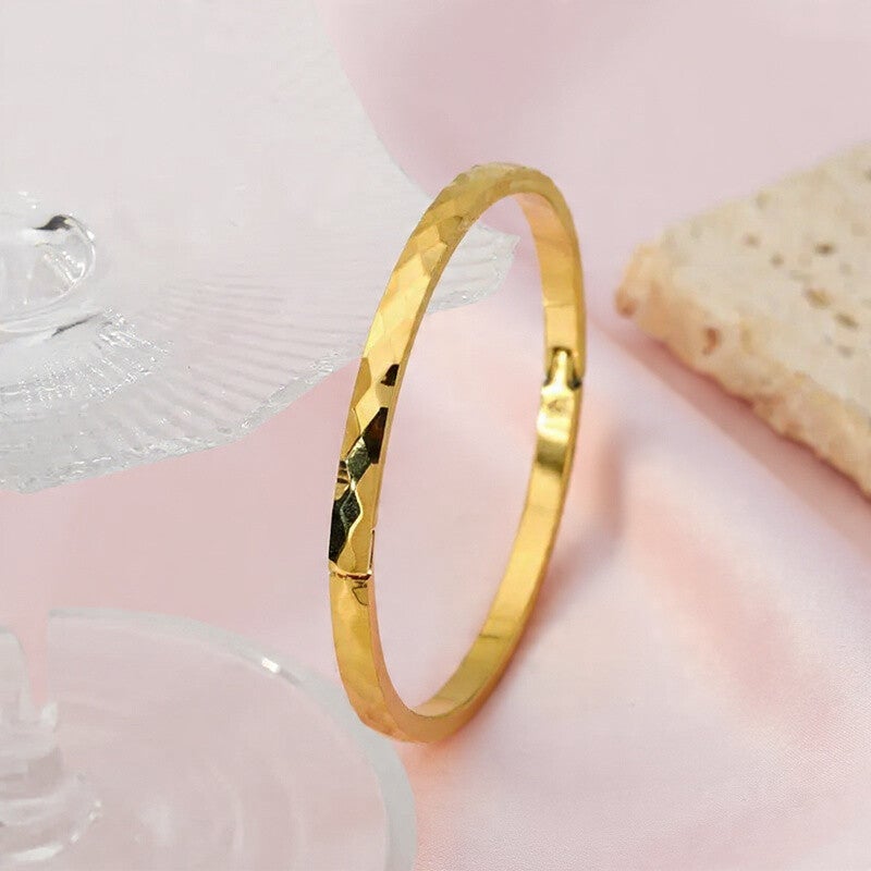 💎 Bracelet Jonc Femme en Acier Inoxydable Doré – Élégance & Résistance