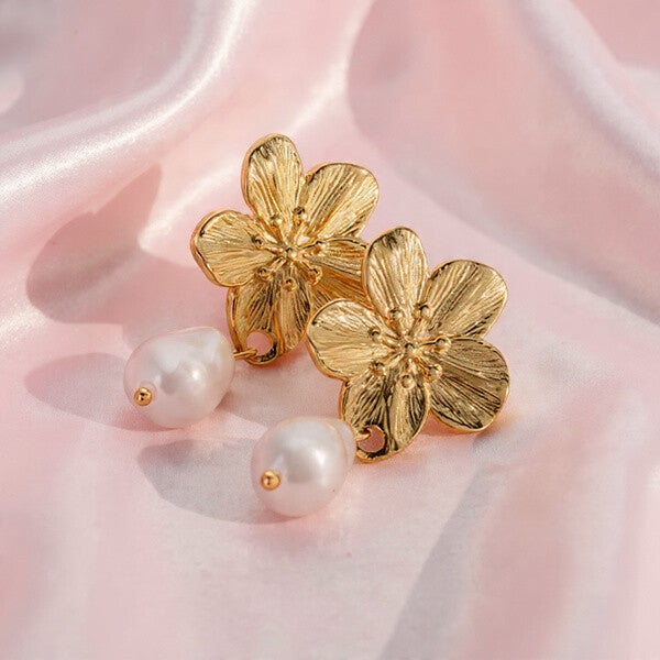 Boucles d’Oreilles Fleur Dorée & Perle – Acier Inoxydable (4,23 x 2,27 cm, Perle 1 cm)