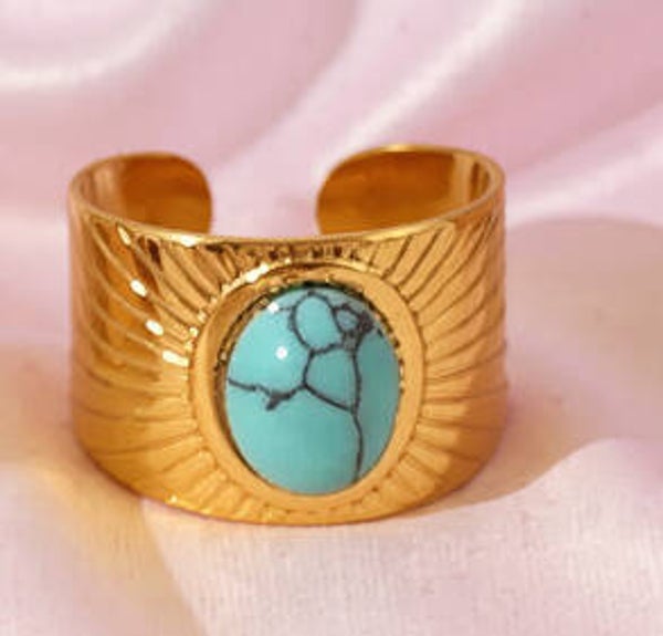 Bague femme acier inoxydable doré large ciselé au centre une pierre naturelle turquoise