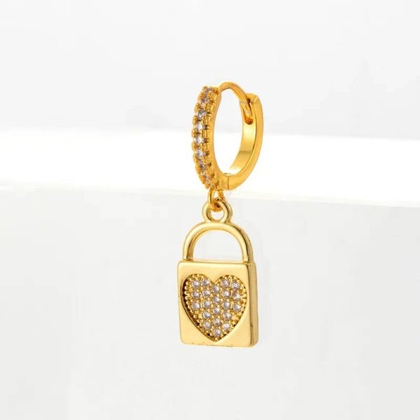 Mono Boucle Cartilage Cadenas Doré – Pierres Zircons Acier Inox
