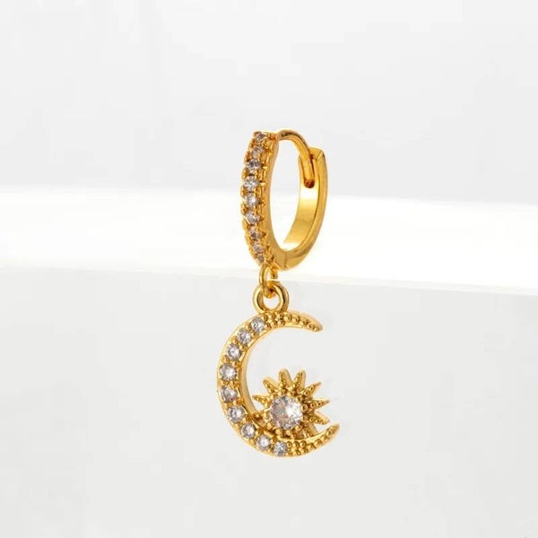 Piercing Cartilage Lune Soleil – Acier Inox Doré Zircons