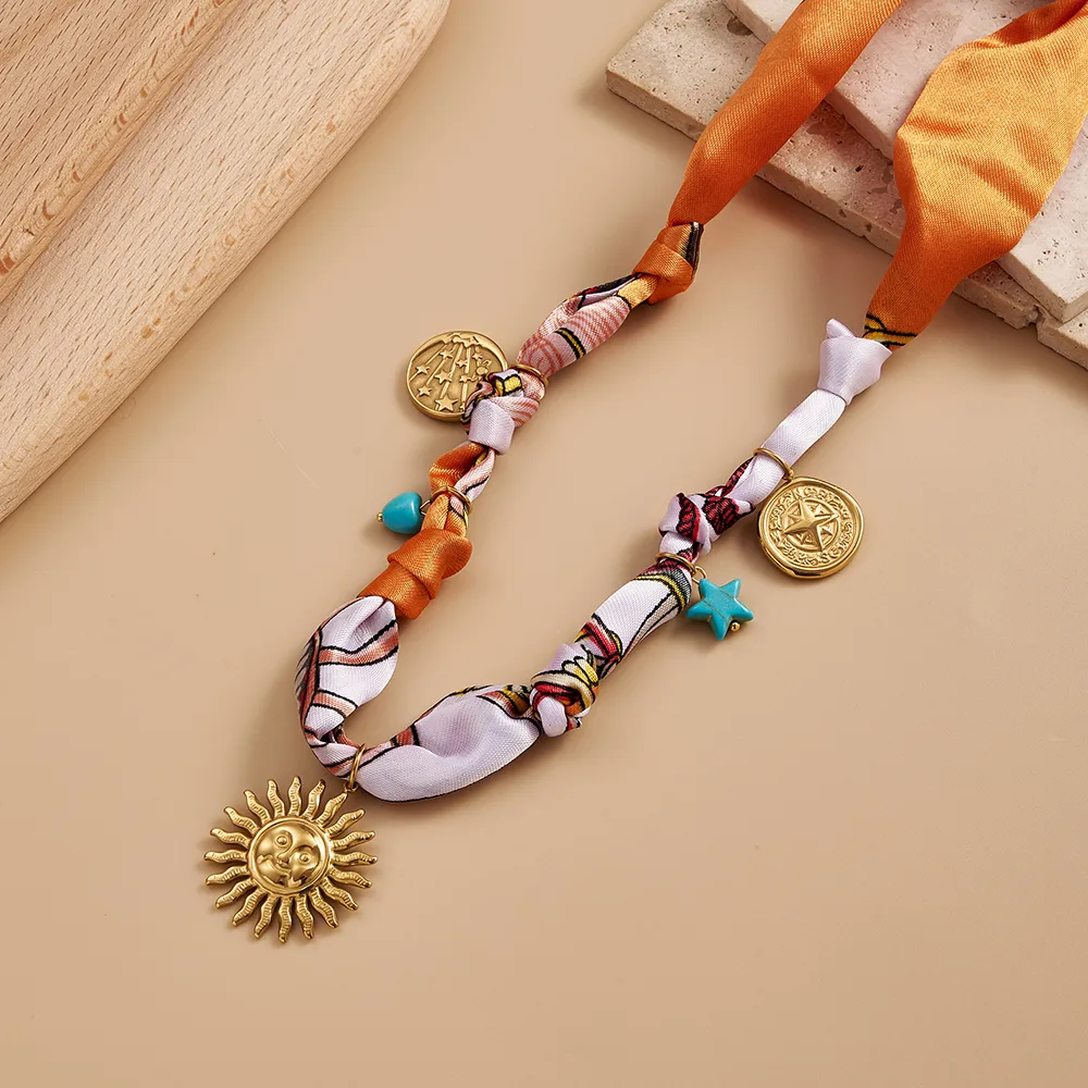 Collier bandana femme – Acier inoxydable 304 avec breloques étoile, lune, cœur et rose – Bijou fait main ajustable 63 cm