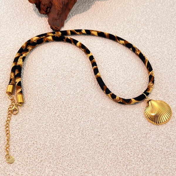 ✨ Collier Pendentif Léopard Vintage coquillage – Acier Inoxydable & Corde Coton ✨