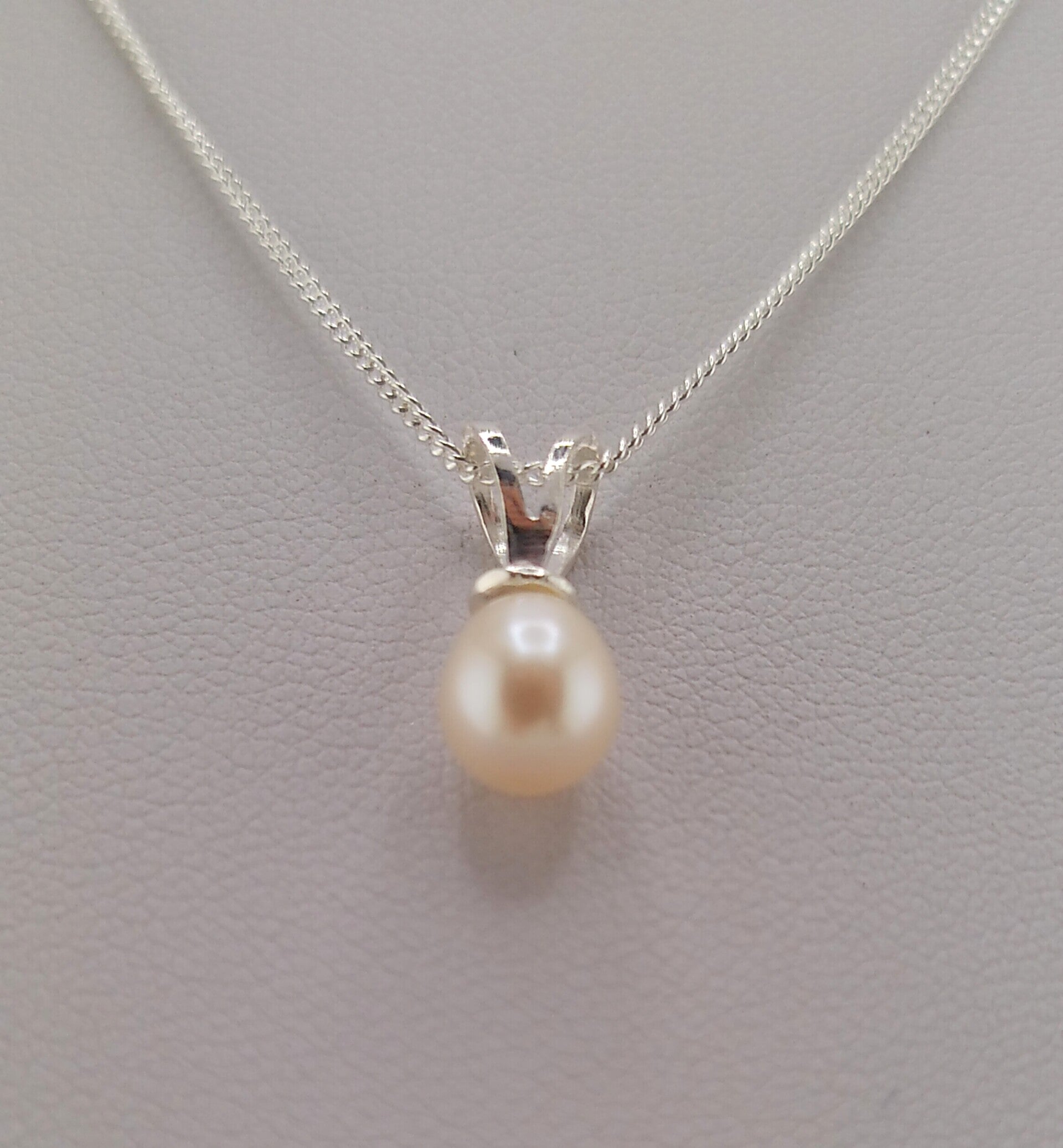Natural Cream Teardrop Freshwater Pearl Necklace