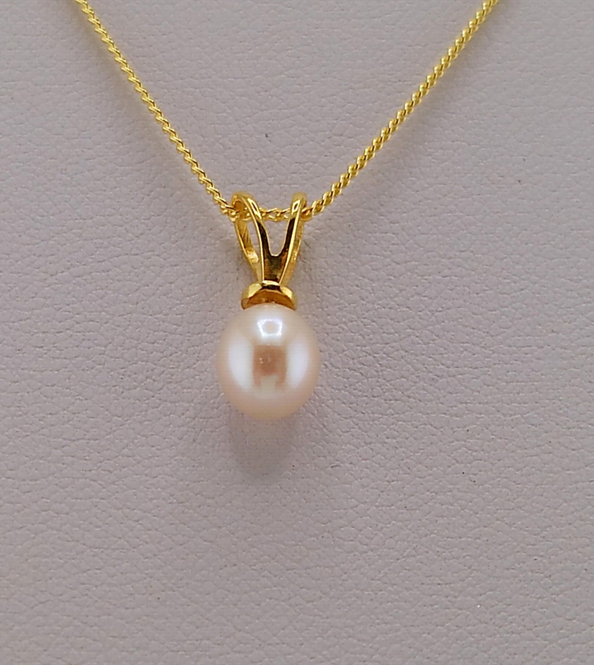 Natural Cream Teardrop Freshwater Pearl Necklace in Gold-Plated 925 Sterling Silver