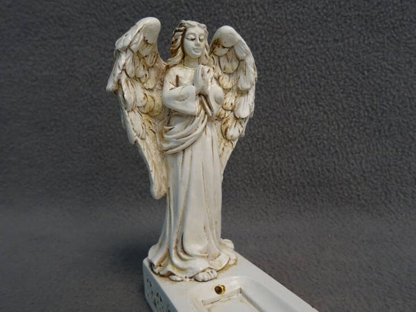 Wierookhouder met staande engel