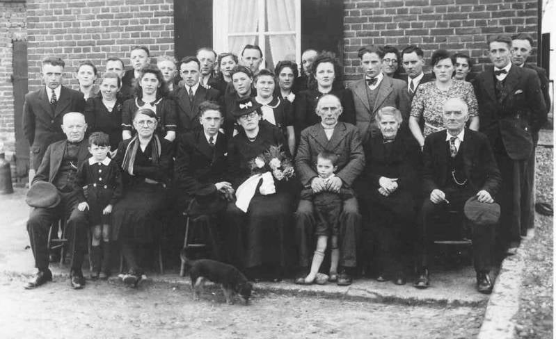 1945 Familiefoto huwelijk Jan Cuppen en Lena Janssen