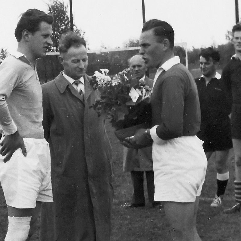 Sjef vd Burgt schonk  aan vv Wijhe tijdens een vriendschappelijk duel in 1949