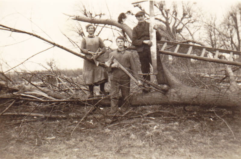 Marie, Tiny en Jo Peeters op de Zwarte Wiel