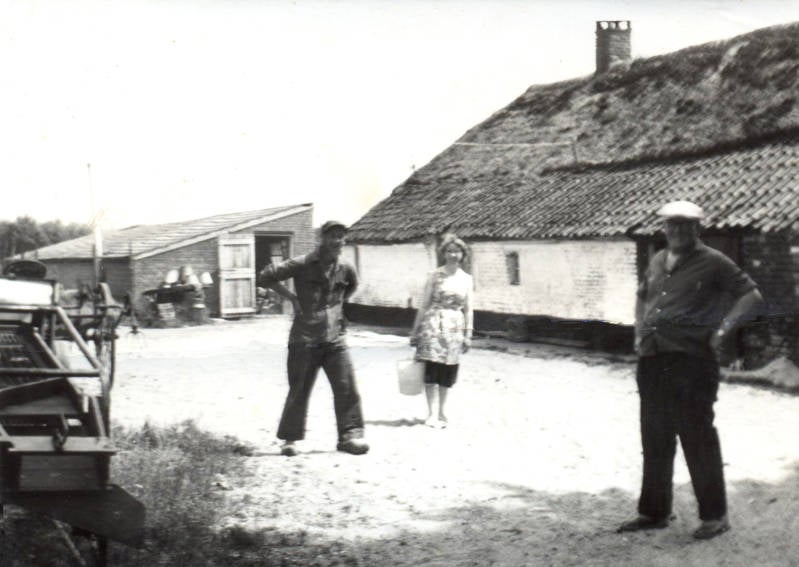 Venweg 16, Maurik, Boerderij Hent Lamers, sloop, herbouw. Op de foto Martien en Mieke Lamers.