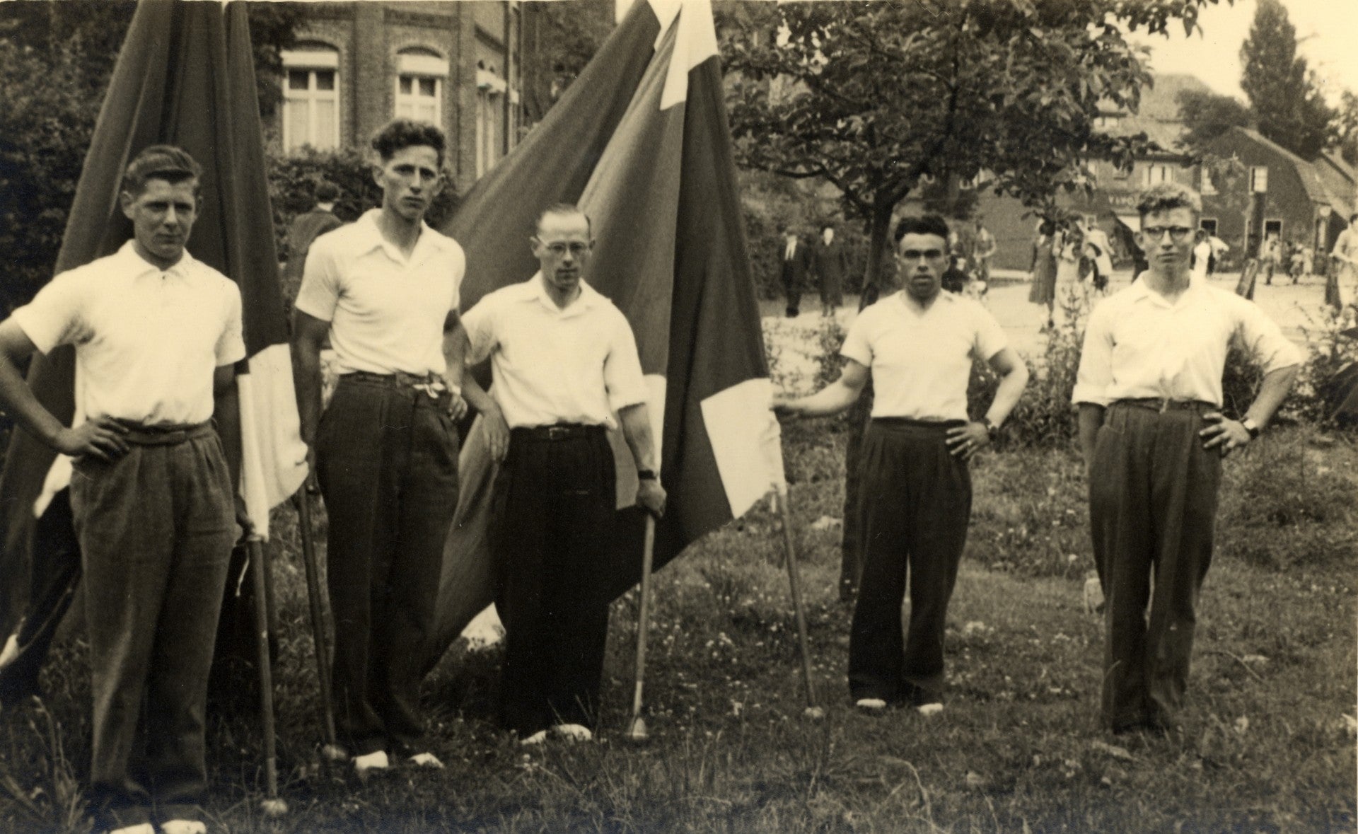 Esterse vendeliersgroep 1951,  Tien Arts, Tien Spanjers, Piet v Dinther, Frans v Hal en Piet Spanjers.