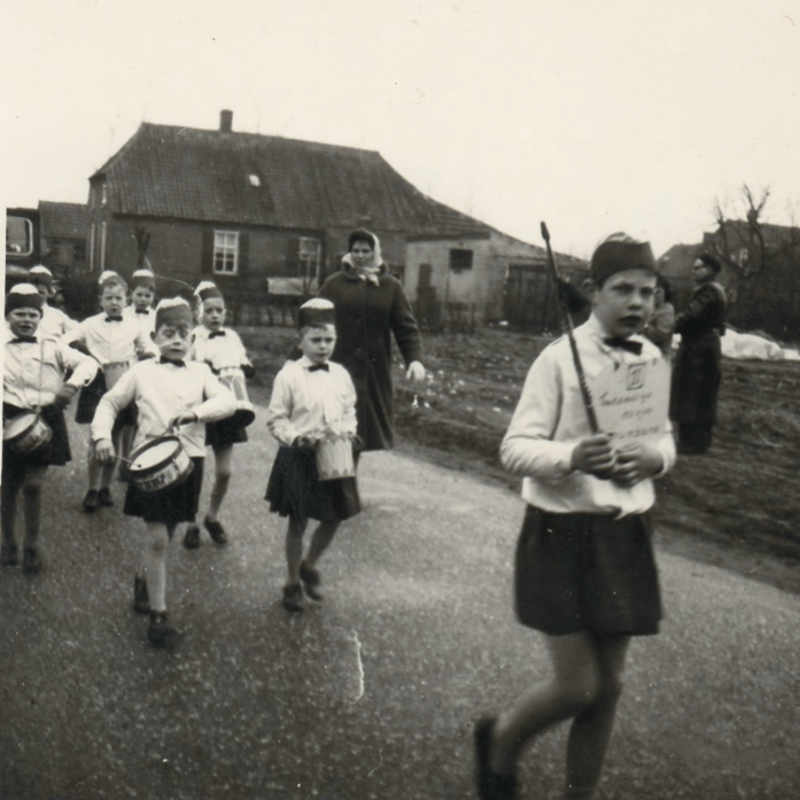 Frans Opsteegh, Toon vd Linden, Jan Opsteegh, Theo Cornelissen, Bert v Dinther, Jan vd Hoogen, leidster Jo vd Berg