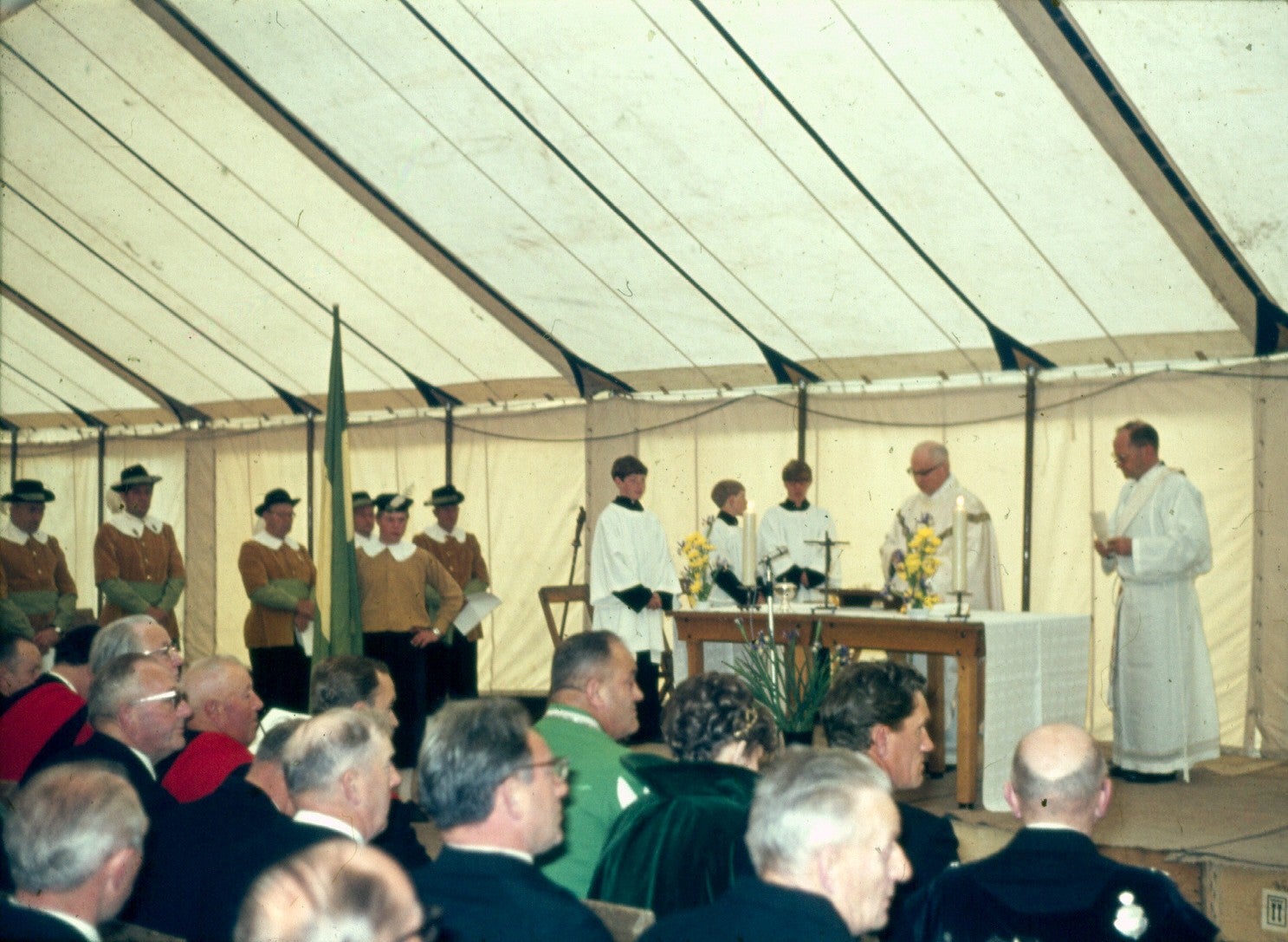 1969 Gildemis in feesttent.