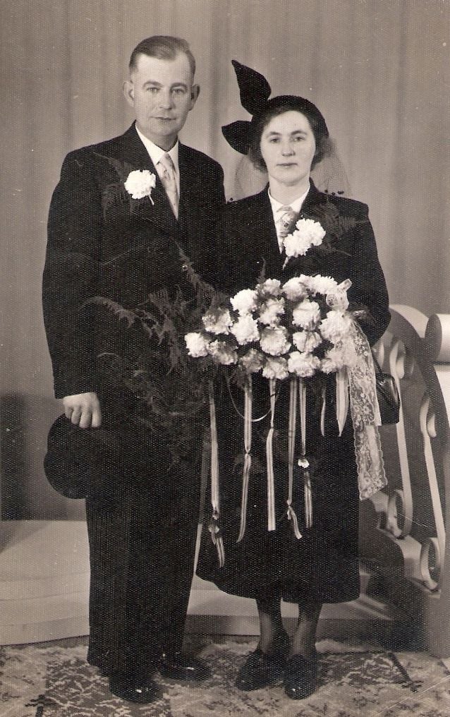 21-11-1952  Albert Derks en Trina Thijssen                               