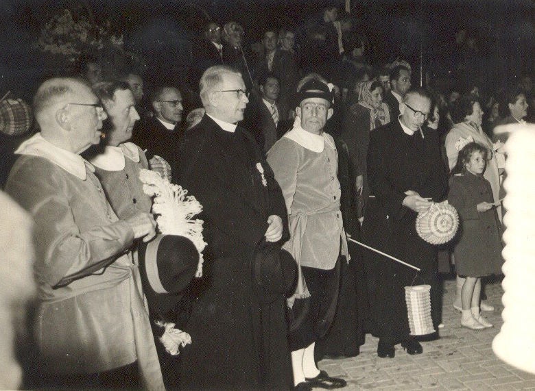 1959: Lampionenoptocht 100jaar St. Henricus Grave. Gildebroeders: Grad van der Burgt, Cor Thijssen en Hent Willems.