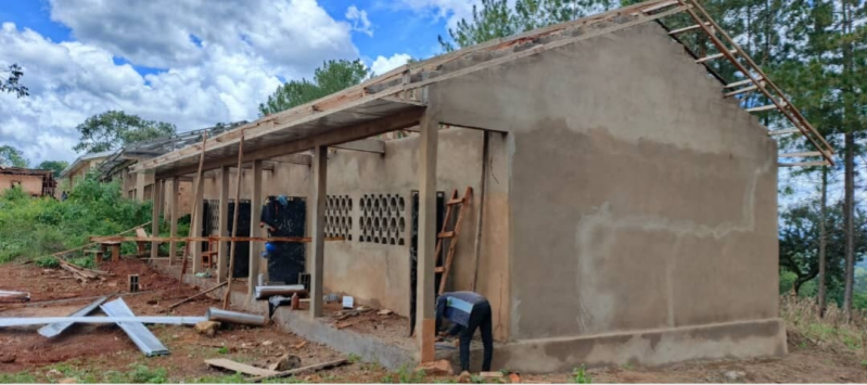 Baubeginn von 2 Klassenzimmern und 8 Toiletten