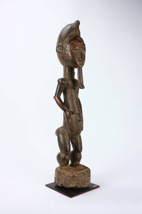 Lot A4 - Baule male figure