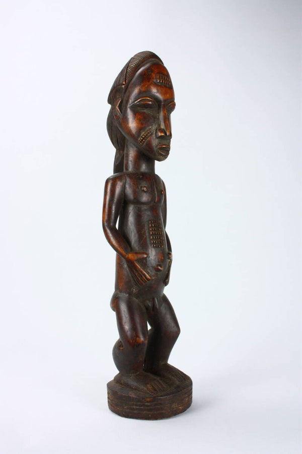 Lot A8 - Baule male figure