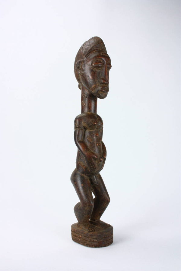 Lot A9 - Baule male figure