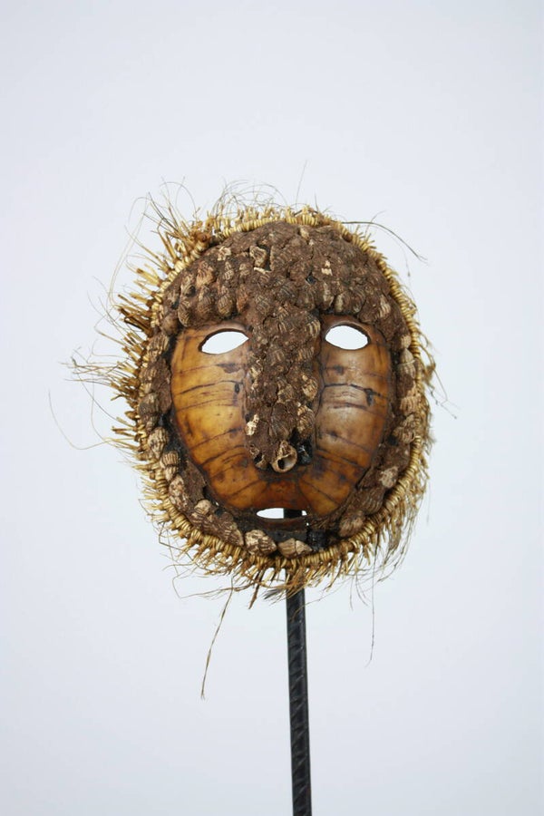 Lot O12 - Mask, attributed to the Torres Strait Islands
