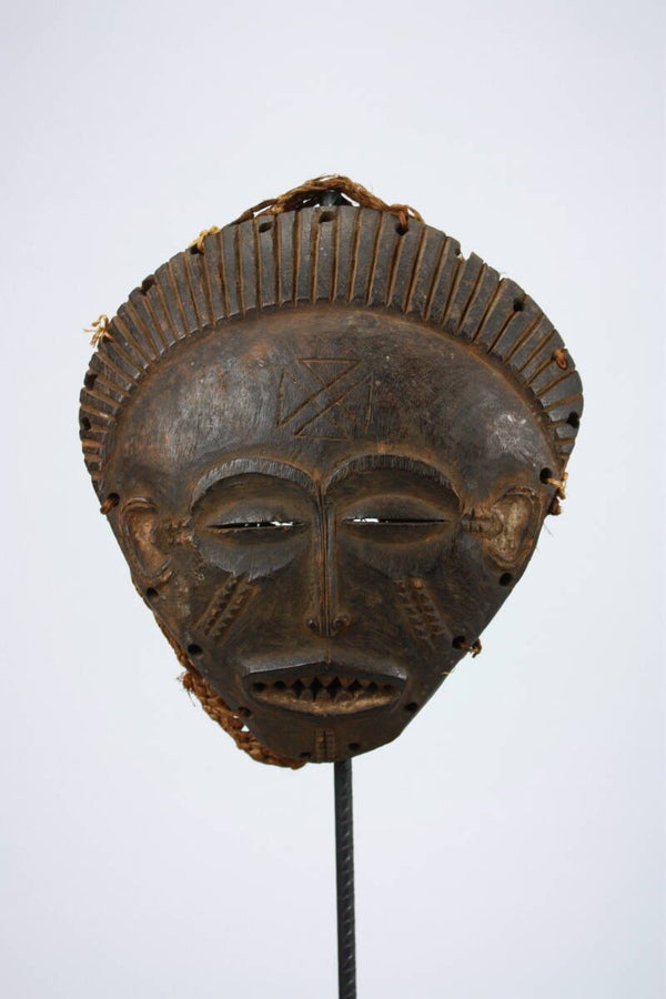 Lot A76 - Chokwe Pwo Mask