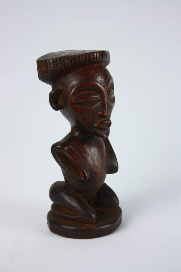 Lot A114 - Kneeling Figure, Possibly Luba-related