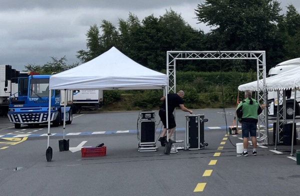 tonnelle 4x4m pliante fermée blanc