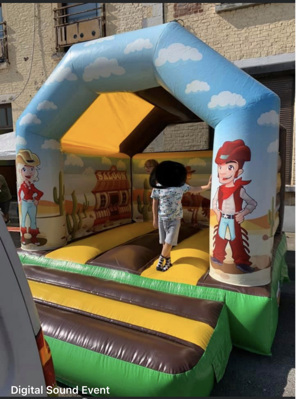 chateau gonflable fermé