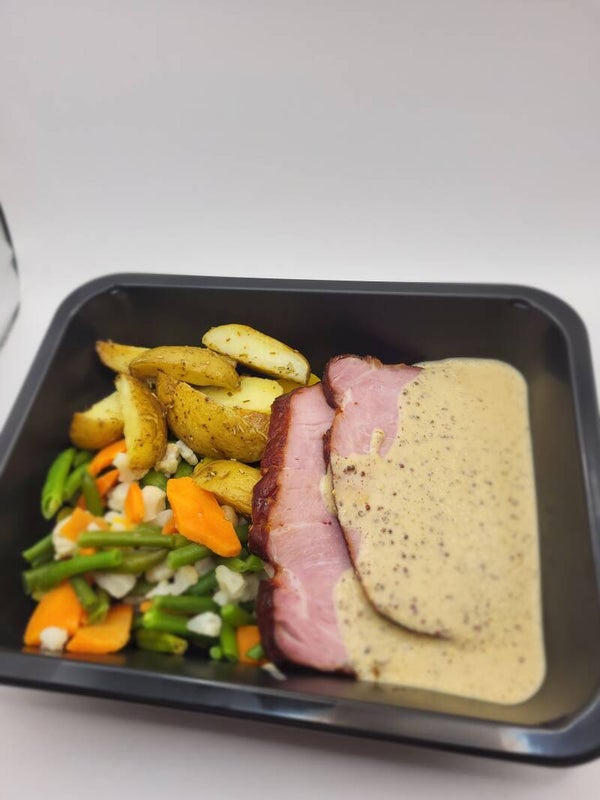 Ardeens gebraad, zachte mosterdsaus, ovenkrieltjes, groentenmix