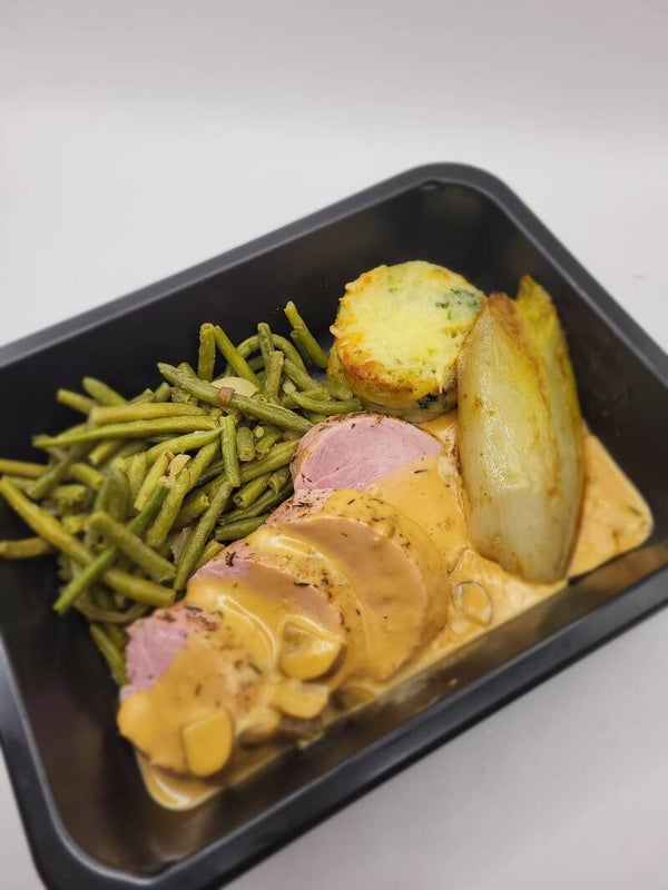 Varkenshaasje champignonsaus, broccoligratin