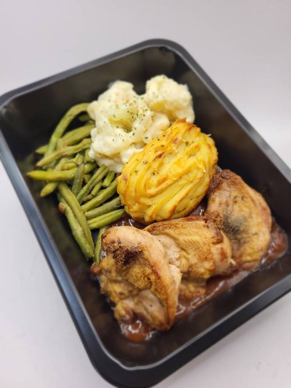 Patrijsfilet portosaus, gevulde aardappel, bloemkool & boontjes