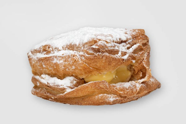 Puddingkoek met bloemsuiker