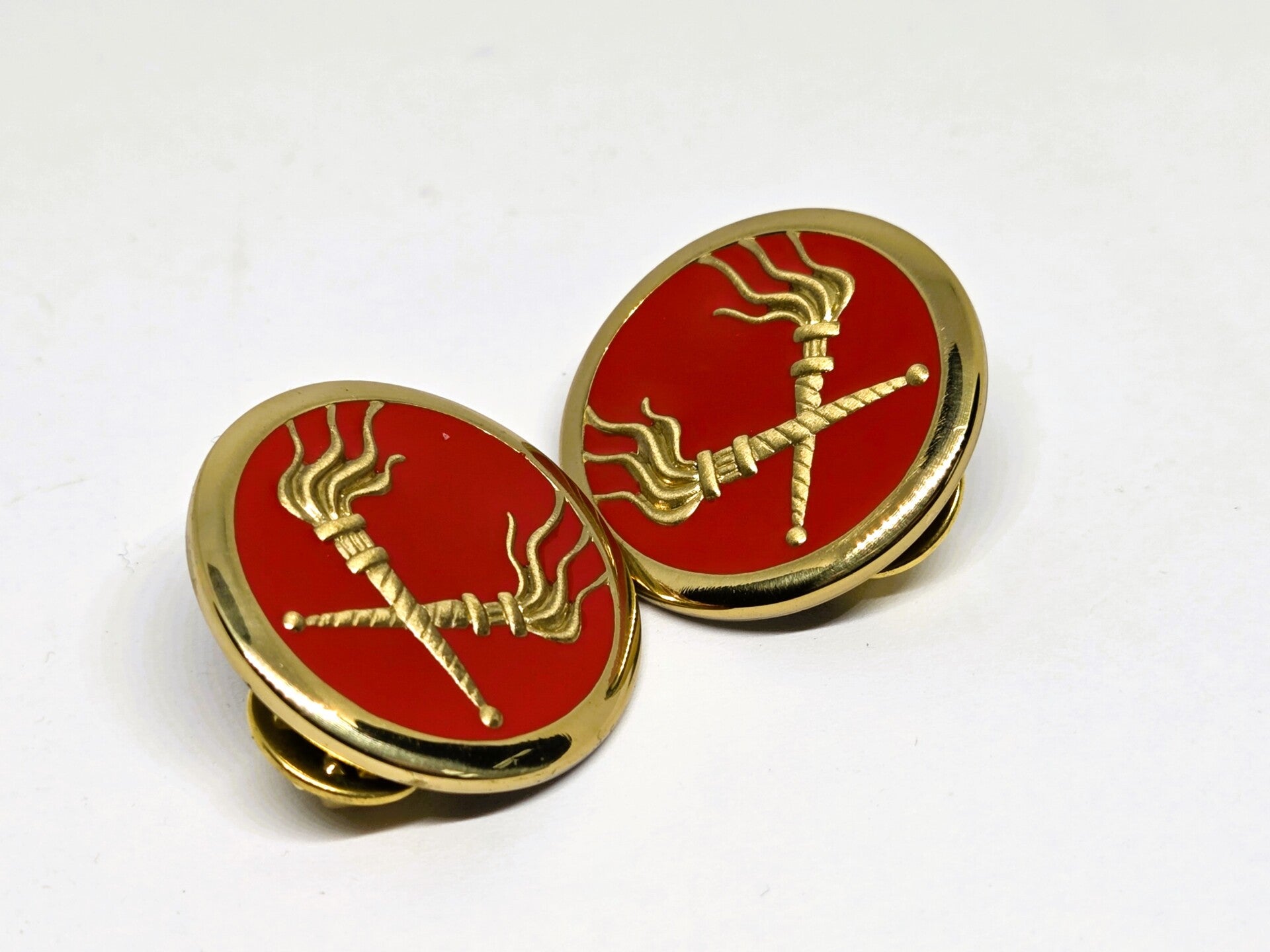 Insigne de col: du service des Essences aux Armées.