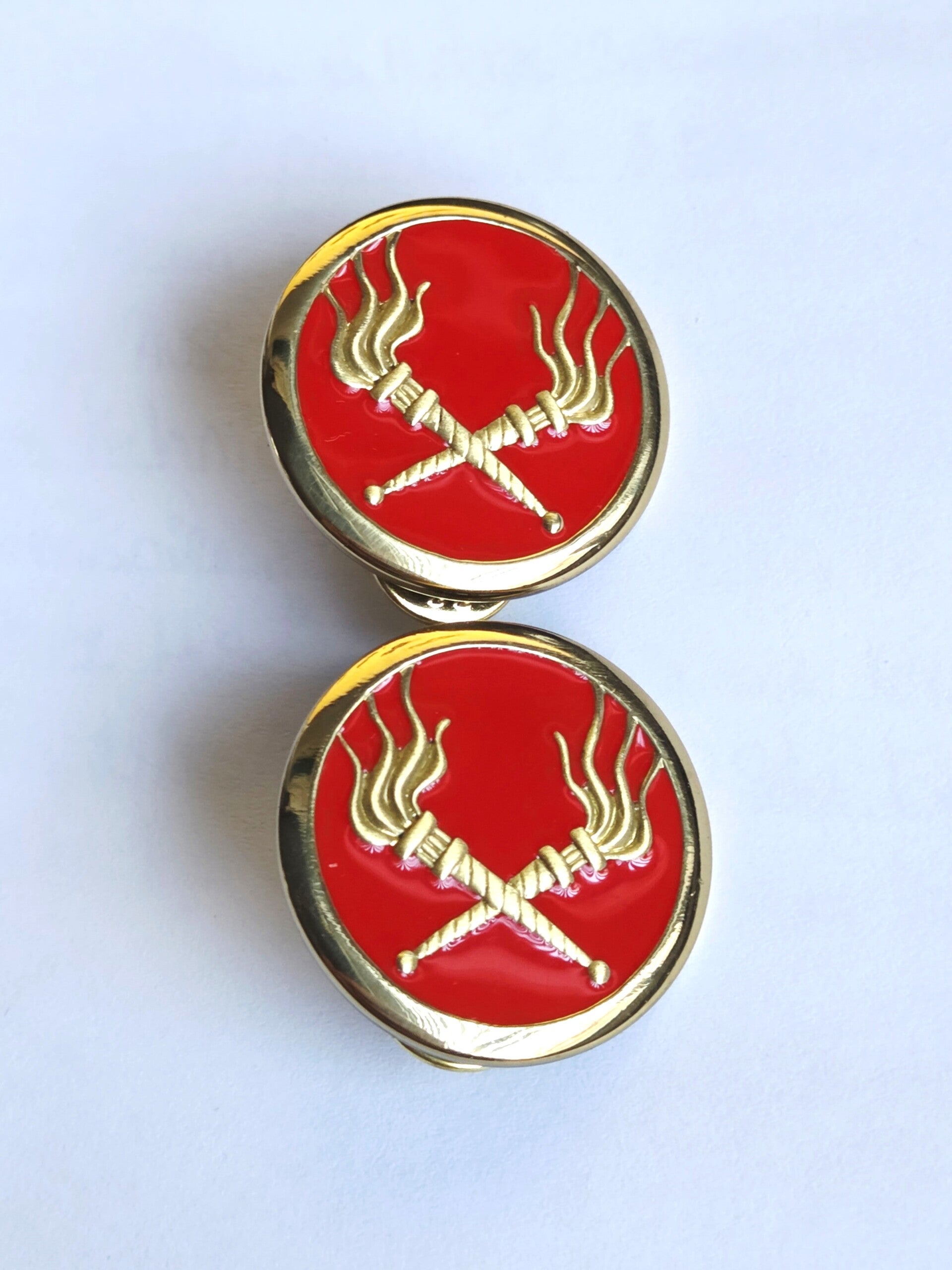 Insigne de col: du service des Essences aux Armées.