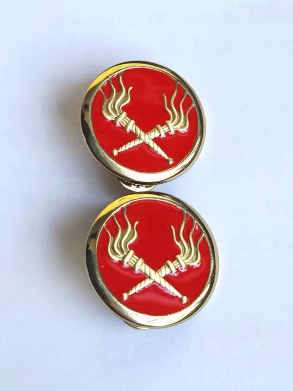 Insigne de col: du service des Essences aux Armées.