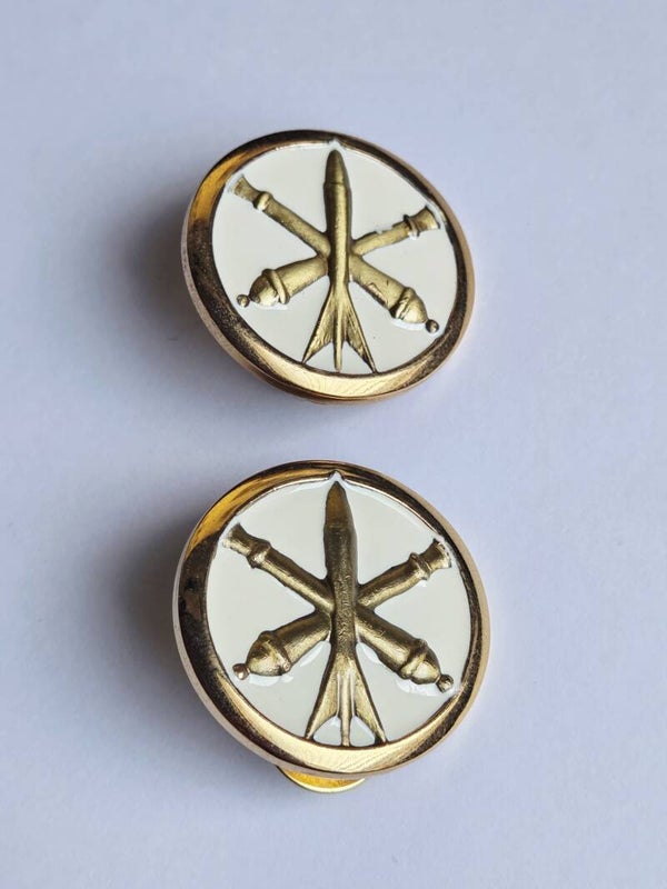 Insigne de col: Artillerie de Montage.