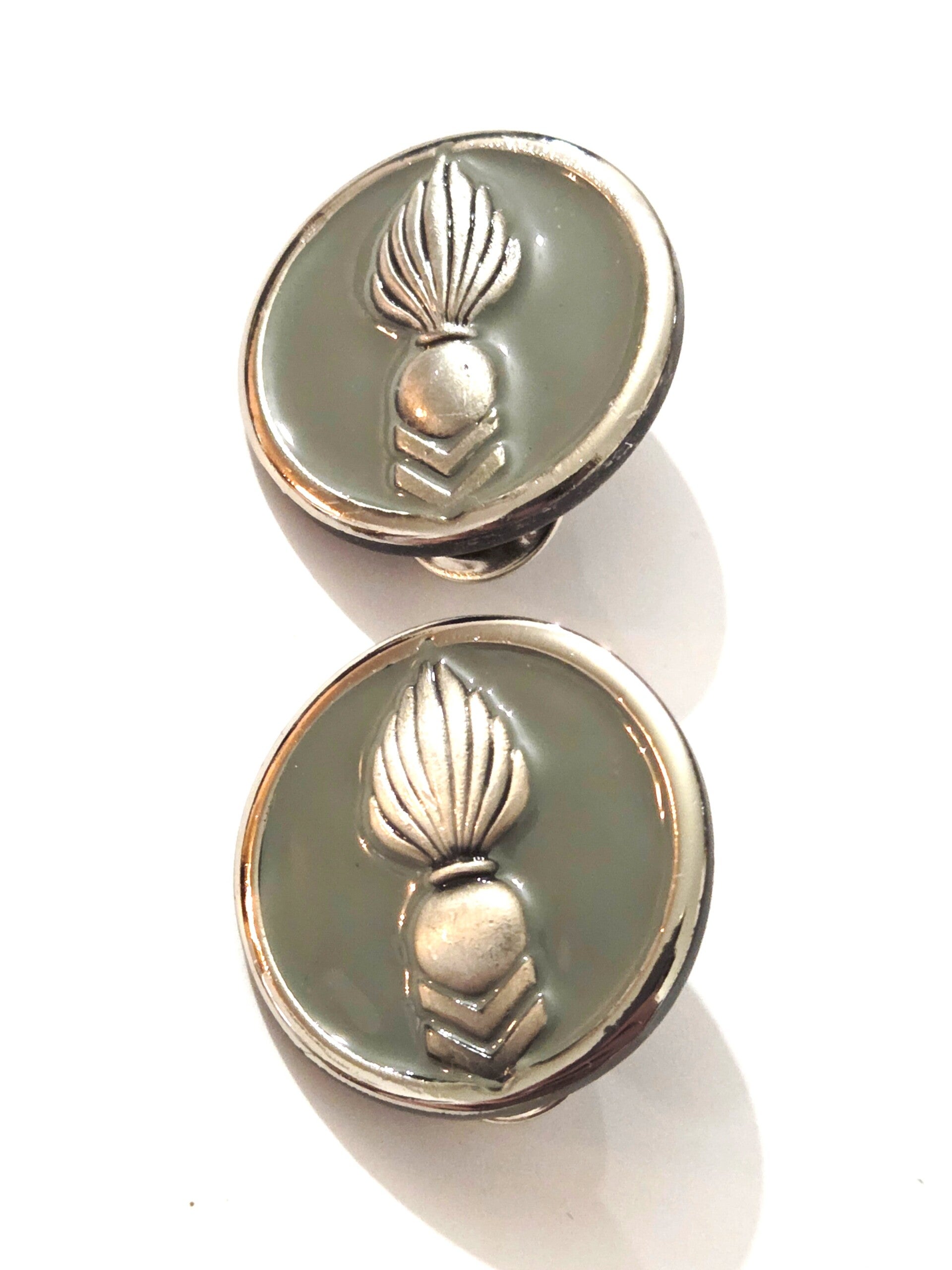 Insigne de col: Corps technique et administratif.