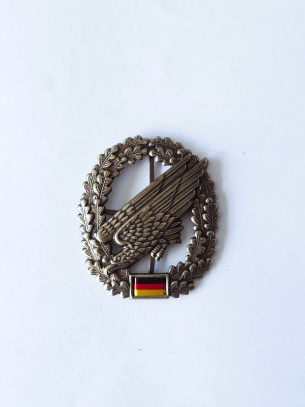 Bundeswehr baretembleem Fallschirmjäger.