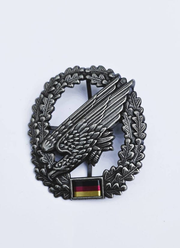 Bundeswehr baretembleem Fallschirmjäger.