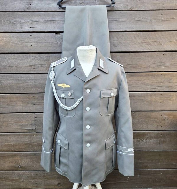 DDR Nationale Volksarmee NVA Wachregiment uniform.
