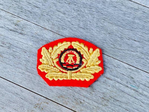 DDR mützenemblem fallschirmjäger.