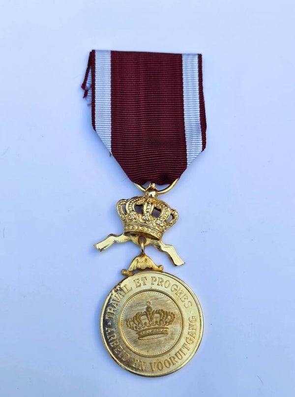 Belgische Gouden Medaille in de Kroonorde.