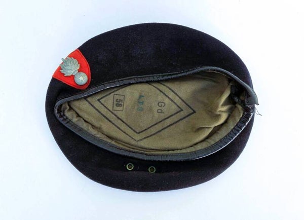 Rijkswacht baret.