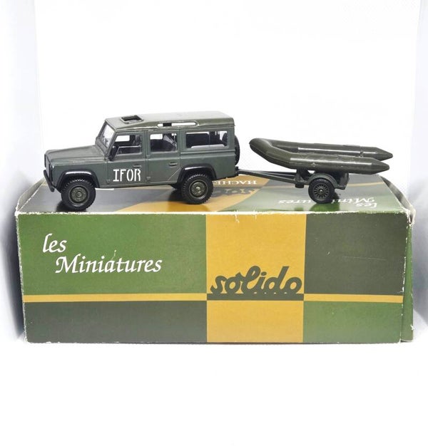 Solido: Land Rover Defender + zodiac.