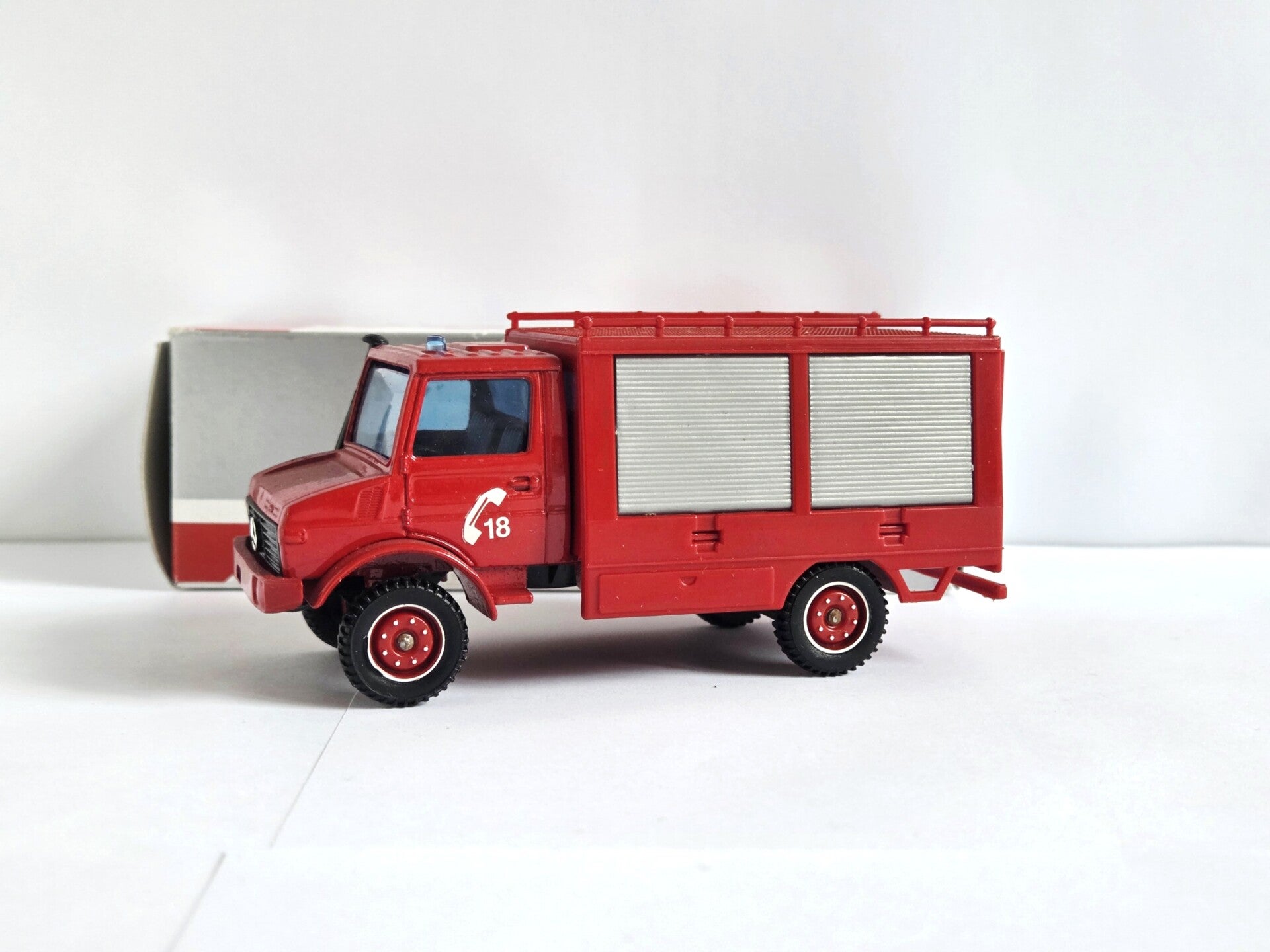 Solido: Mercedes Unimog pompier.
